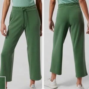 Athleta Sea Soft Vineyard Green Straight Crop Pant